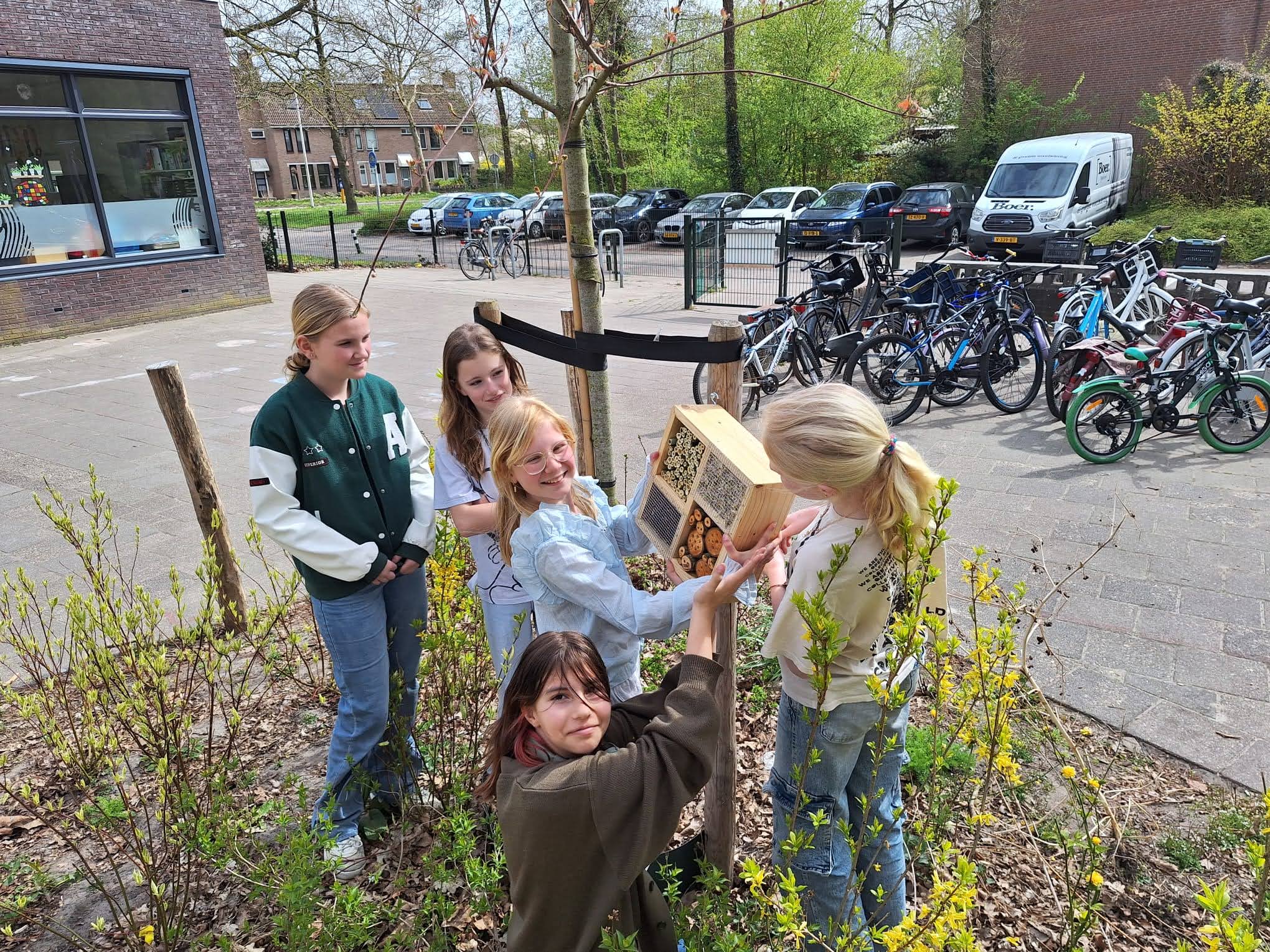 Insectenhotel aangeboden door stichting Steenbreek bij deelname aan Junior Klimaatcoach 2025