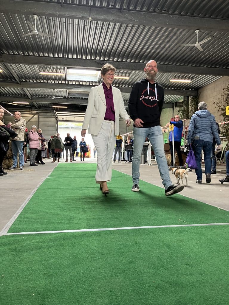 Modeshow van tweedehandskleding tijdens Festival Duurzaam in Meppel 2024
